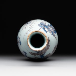 A Dutch Delft blue, white and manganese chinoiserie bottle vase, late 17th C. — photo 5