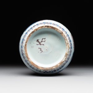 A Dutch Delft blue, white and manganese chinoiserie bottle vase, late 17th C. — photo 6