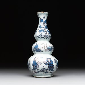 A Dutch Delft blue, white and manganese chinoiserie triple gourd vase, late 17th C. — photo 1