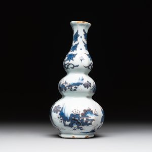 A Dutch Delft blue, white and manganese chinoiserie triple gourd vase, late 17th C. — photo 2