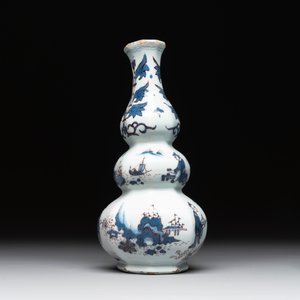 A Dutch Delft blue, white and manganese chinoiserie triple gourd vase, late 17th C. — photo 4