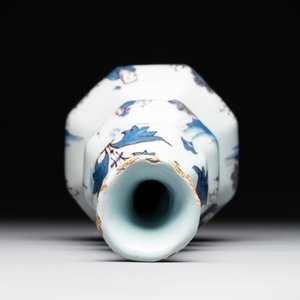 A Dutch Delft blue, white and manganese chinoiserie triple gourd vase, late 17th C. — photo 5