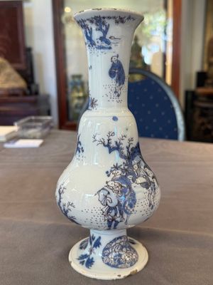 A Dutch Delft blue, white and manganese pear-shaped chinoiserie vase, late 17th C. — photo 1