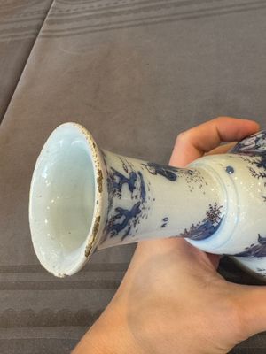 A Dutch Delft blue, white and manganese pear-shaped chinoiserie vase, late 17th C. — photo 9