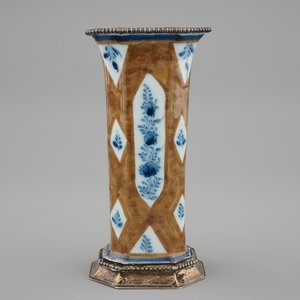 A Dutch Delft capucin brown miniature vase with silver mounts, 18th C. — 照片 3