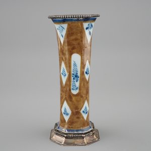 A Dutch Delft capucin brown miniature vase with silver mounts, 18th C. — 照片 4