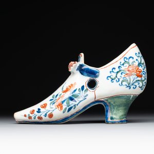 A Dutch Delft cashmere palette shoe, 18th C. — photo 2
