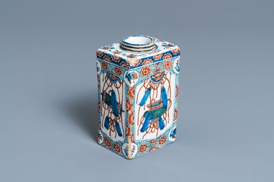 A Dutch Delft cashmere palette tea caddy, 1st half 18th C.