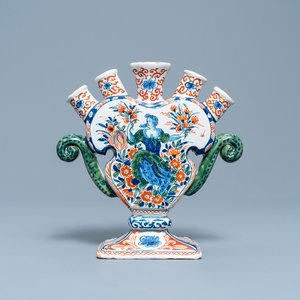A Dutch Delft cashmere palette tulip vase, 1st quarter 18th C. — photo 1