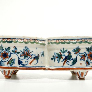 A Dutch Delft cashmire palette cruet set for oil and vinegar, 17/18th C. — photo 4