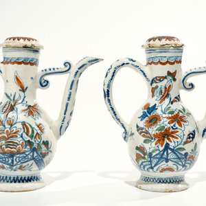 A Dutch Delft cashmire palette cruet set for oil and vinegar, 17/18th C. — photo 10
