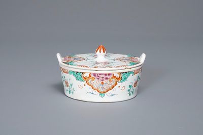 A Dutch Delft doré butter tub and cover, 18th C.