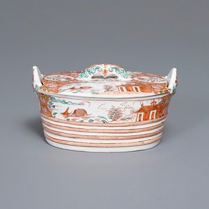 A Dutch Delft doré butter tub and cover, 18th C. — photo 1