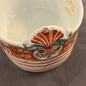 A Dutch Delft doré butter tub and cover, 18th C. — photo 10