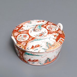 A Dutch Delft doré chinoiserie landscape butter tub and cover, 18th C. — 照片 1