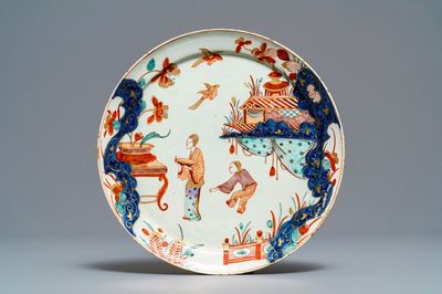 A Dutch Delft doré chinoiserie plate, early 18th C.