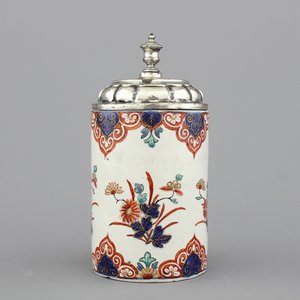 A Dutch Delft doré cylindrical beaker with silver lid, 18th C. — 照片 1