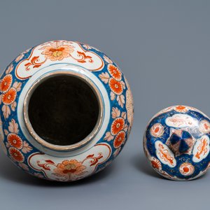 A Dutch Delft doré Imari-style chinoiserie vase and cover, 1st quarter 18th C. — photo 5