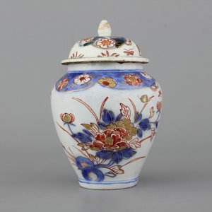 A Dutch Delft doré imari style vase, 18th C. — photo 1