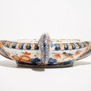 A Dutch Delft doré two-handled sauce boat, 18th C. — photo 5
