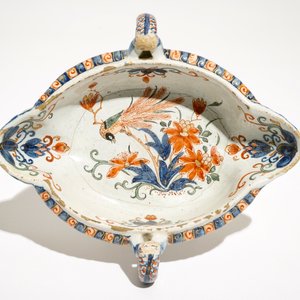 A Dutch Delft doré two-handled sauce boat, 18th C. — photo 6