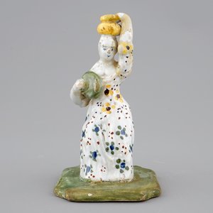 A Dutch Delft figure of a lady, 18th C. — 照片 2