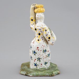 A Dutch Delft figure of a lady, 18th C. — 照片 4