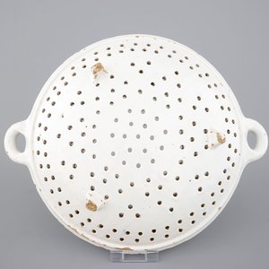 A Dutch Delft fish strainer, 18th C. — photo 3