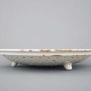 A Dutch Delft fish strainer, 18th C. — photo 6