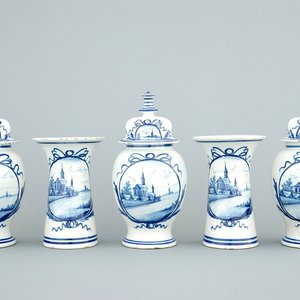 A Dutch Delft five-piece vase garniture with landscape scenes, 18th C. — photo 1