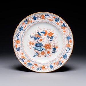 A Dutch Delft Imari-style dish with antiquities, 'AK' mark, 18th C. — photo 1