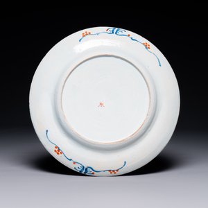 A Dutch Delft Imari-style dish with antiquities, 'AK' mark, 18th C. — photo 2