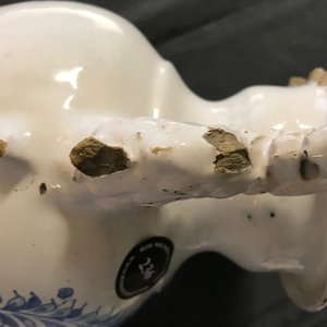 A Dutch Delft or Haarlem altar vase with Virgin and child, 17th C. — 照片 12