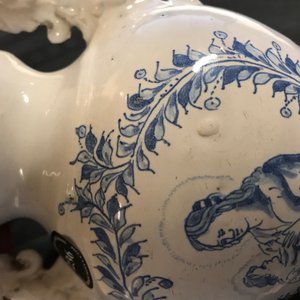 A Dutch Delft or Haarlem altar vase with Virgin and child, 17th C. — 照片 22