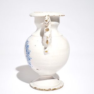 A Dutch Delft or Haarlem altar vase with Virgin and child, 17th C. — 照片 4