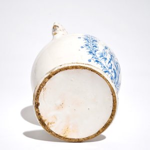 A Dutch Delft or Haarlem altar vase with Virgin and child, 17th C. — 照片 6