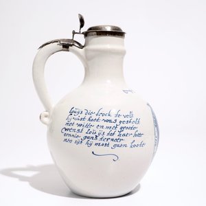 A Dutch Delft orangist text jug with the arms of King William III, 17th C. — 照片 3