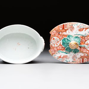 A Dutch Delft petit feu butter tub with a snail finial, 18th C. — 照片 7