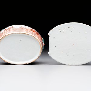 A Dutch Delft petit feu butter tub with a snail finial, 18th C. — 照片 8