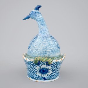 A Dutch Delft polychrome bird-form butter tub, 18th C. — photo 5