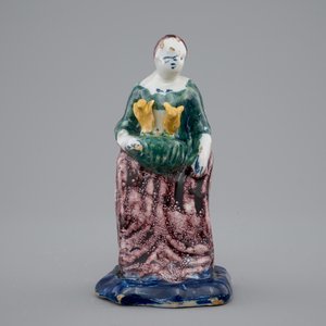A Dutch Delft polychrome figure of a lady, 18th C. — photo 2