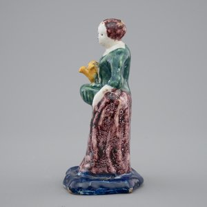 A Dutch Delft polychrome figure of a lady, 18th C. — photo 5