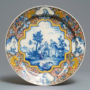A Dutch Delft polychrome mixed technique romantic scene dish, 18th C. — photo 1