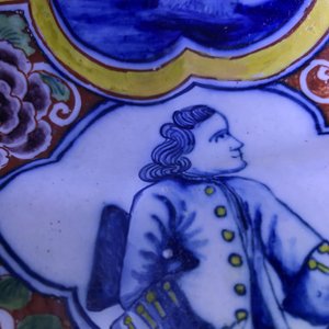 A Dutch Delft polychrome mixed technique romantic scene dish, 18th C. — photo 6