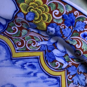 A Dutch Delft polychrome mixed technique romantic scene dish, 18th C. — photo 8