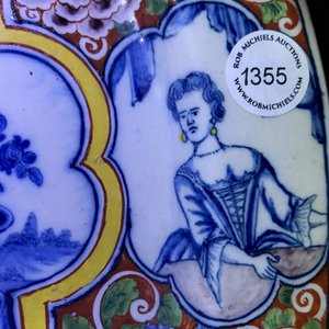 A Dutch Delft polychrome mixed technique romantic scene dish, 18th C. — photo 10