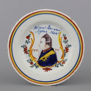 A Dutch Delft polychrome orangist royal portrait plate, 18th C. — photo 1