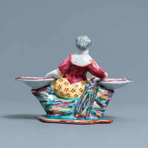 A Dutch Delft polychrome petit feu figural salt cellar, 18th C. — 照片 4