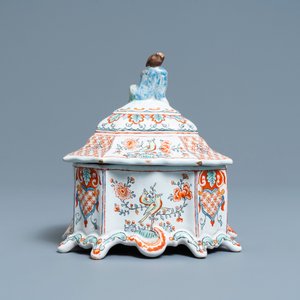 A Dutch Delft polychrome petit feu tobacco box and cover with a seated Chinaman, 18th C. — 照片 4