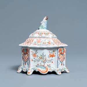 A Dutch Delft polychrome petit feu tobacco box and cover with a seated Chinaman, 18th C. — 照片 5